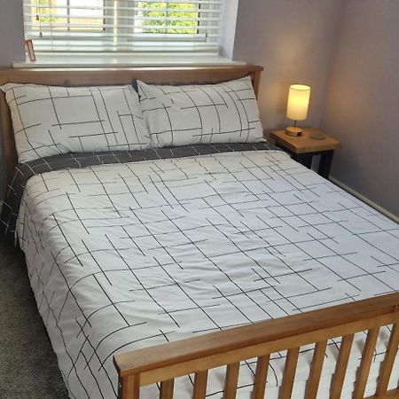 Double B&B Room In Southwater With Private Bathroom And Parking 외부 사진
