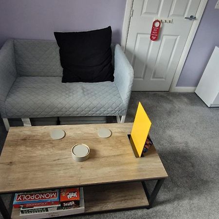 Double B&B Room In Southwater With Private Bathroom And Parking 외부 사진