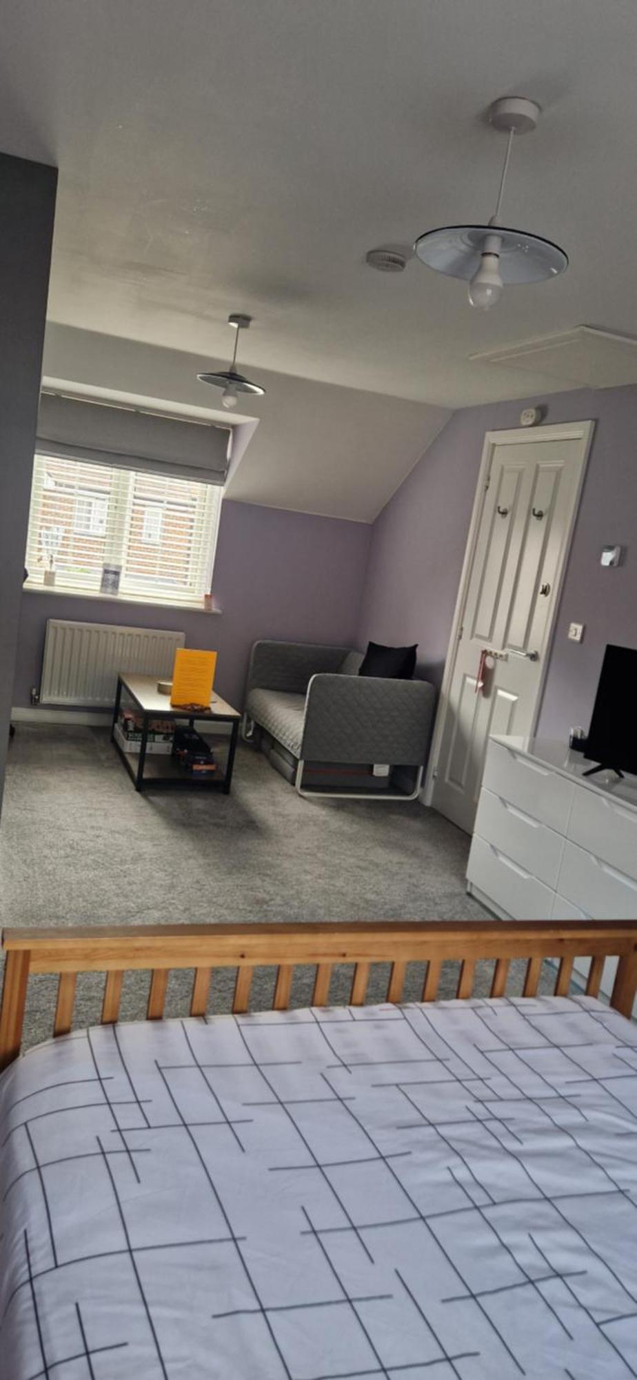 Double B&B Room In Southwater With Private Bathroom And Parking 객실 사진